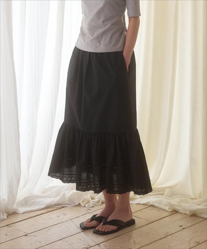 Manggomaenipeullijeu Cake Lace Skirt_Black