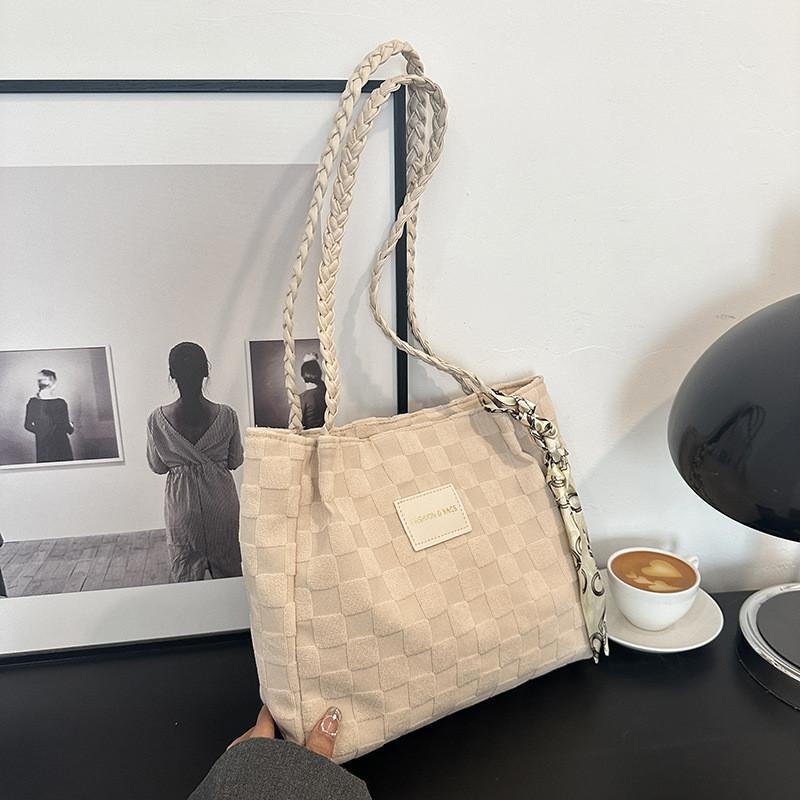 Trendy And Spacious Women s Shoulder Bag Perfect For Spring Casual Outings хаки