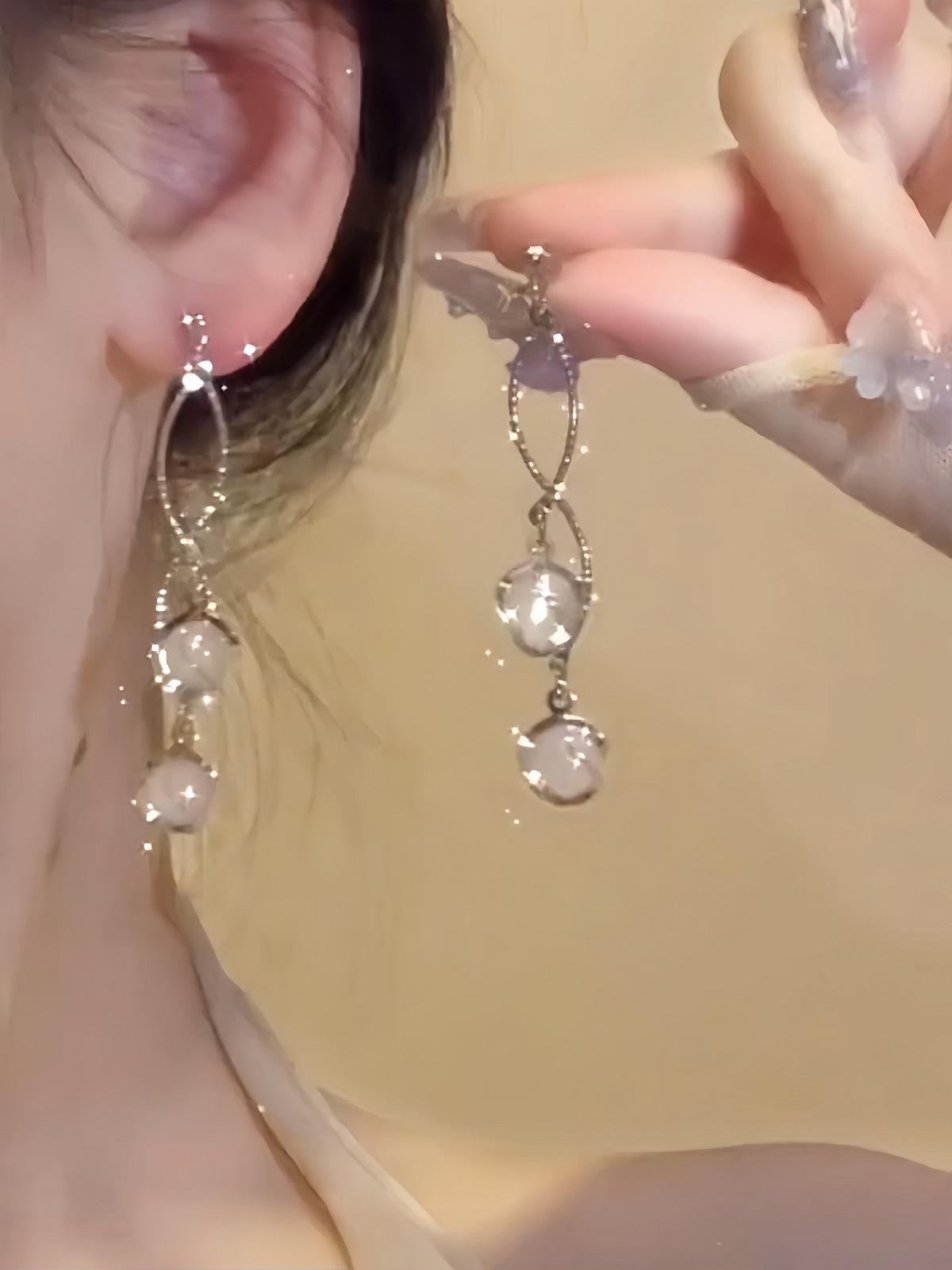 

Cold Autumn cold feeling opal silver earrings temperament long tassel no ear holes mosquito coil disc ear clips
