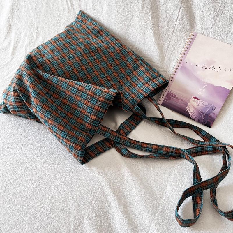 

Autumn and winter ins literary and retro contrasting color plaid shoulder bag peacock blue orange sanded fabric messenger bag canvas bag