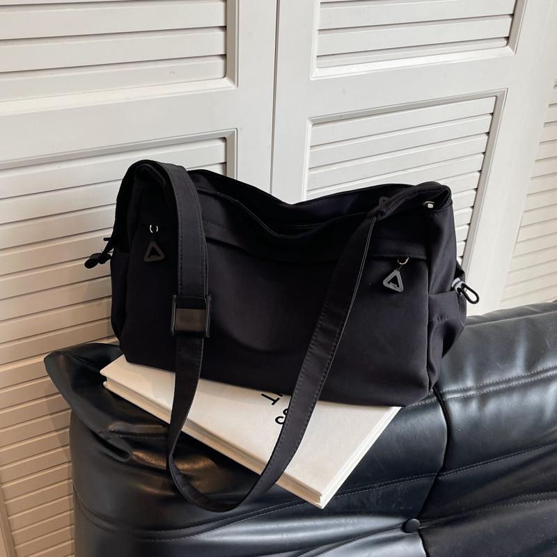 New Temperament and Fashionable Design One Shoulder Crossbody Fashionable Solid Color Retro Fresh Underarm Texture Tote Bag