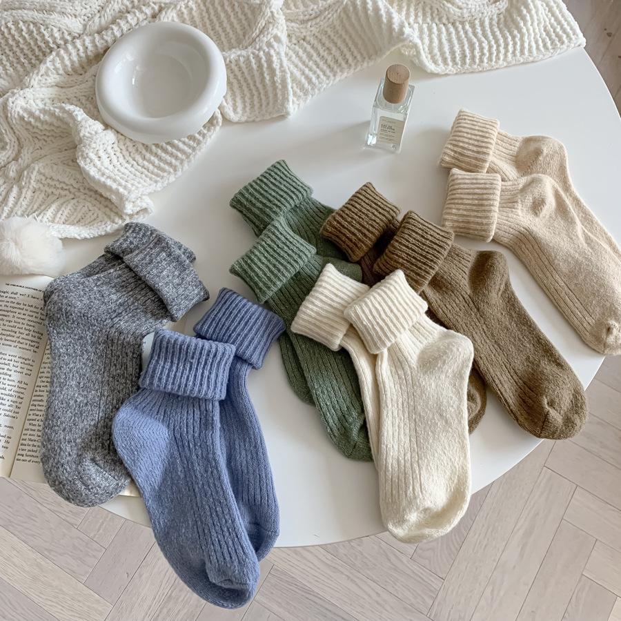 Warme Damen-Wollsocken im japanischen Stil, mittellang - Trendige, vielseitige Herbst-Winter-Kaschmir-Stulpen-Socken