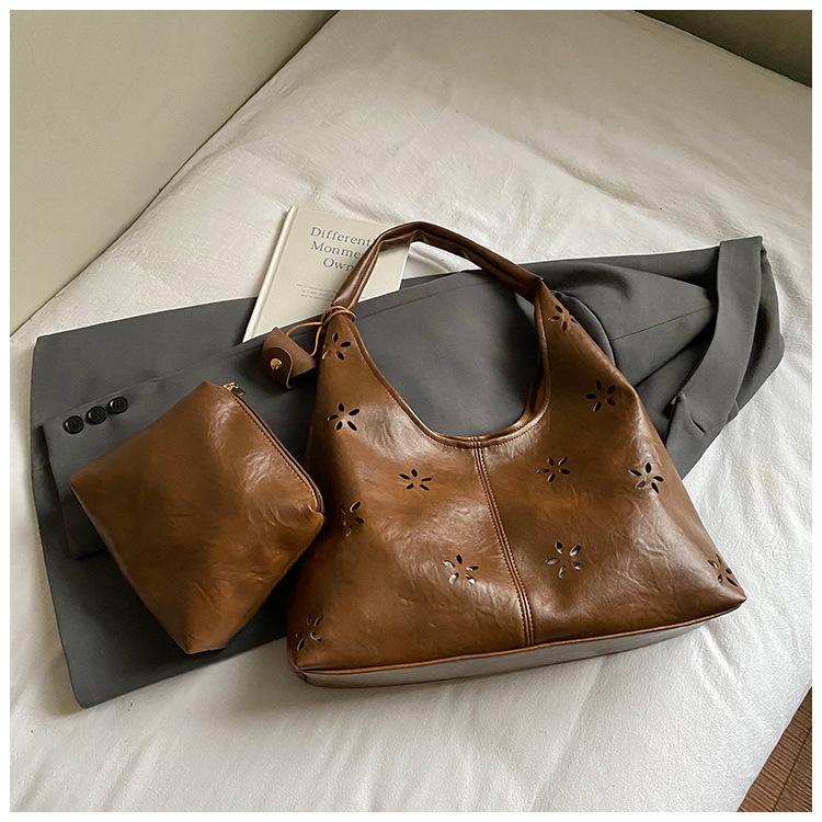 

Foreign-style retro bag women s 2025 new autumn and winter hollow fashion versatile shoulder bag large-capacity commuter tote bag коричневый