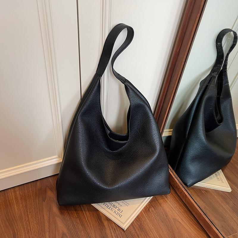

Retro large-capacity bag women s new casual commuter underarm shoulder bag fashionable versatile tote bag чорний