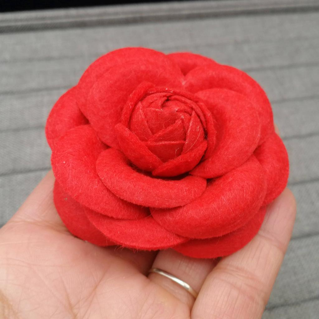 Korean Fabric Camellia Flower Brooch Pins Pearl Tassel Corsage Fashion Jewelry Brooches for Women Shirt Collar Accessories Gift