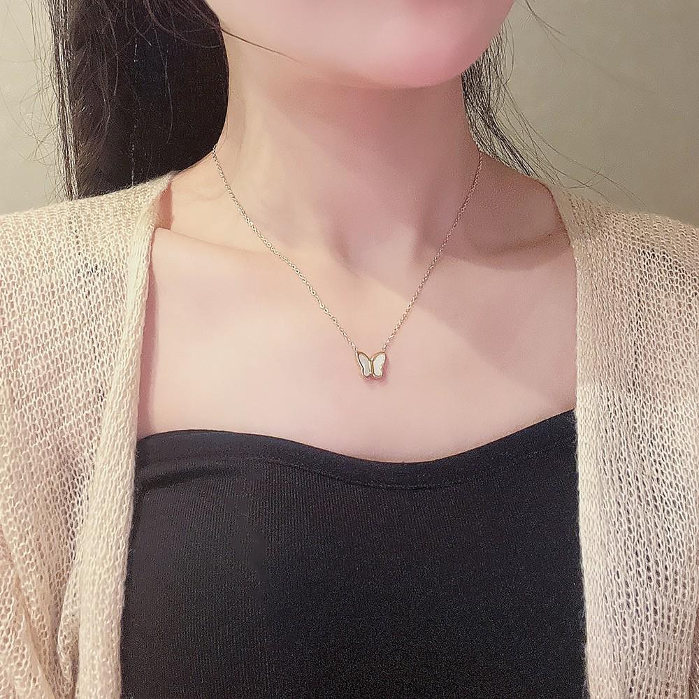 Korean Mother-of-Pearl Titanium Butterfly Necklace: Elegant & Versatile Women's Jewelry
