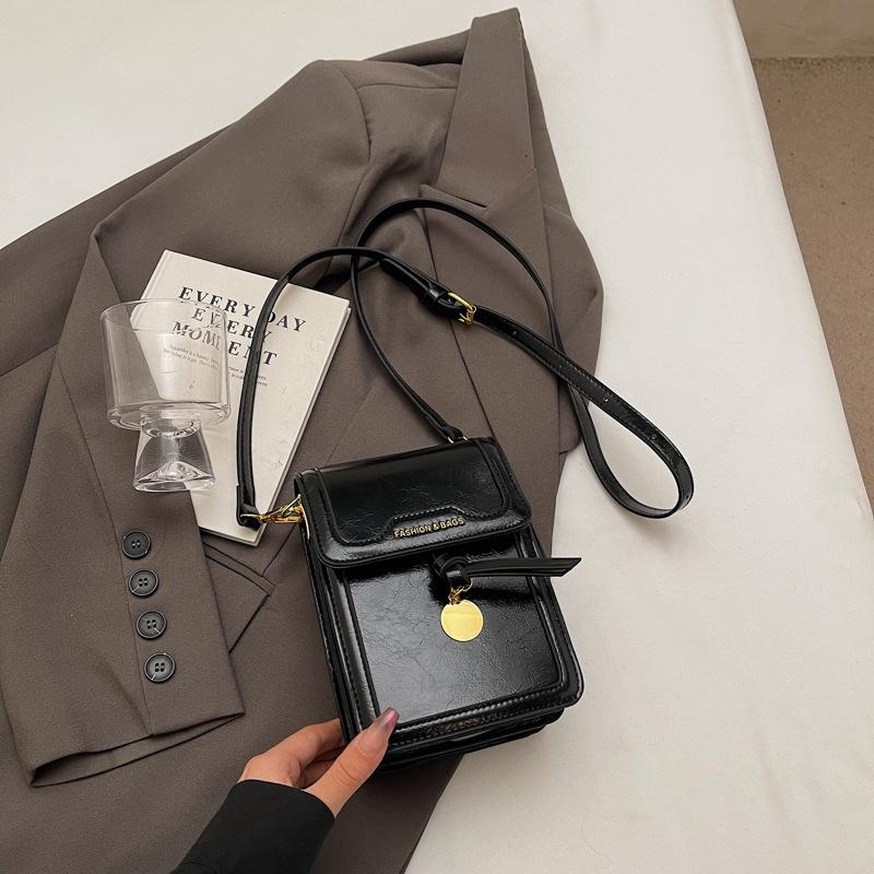 

New Year s mobile phone bag messenger girl 2025 new fashion design sense niche shoulder bag high value small bag 13*7*17