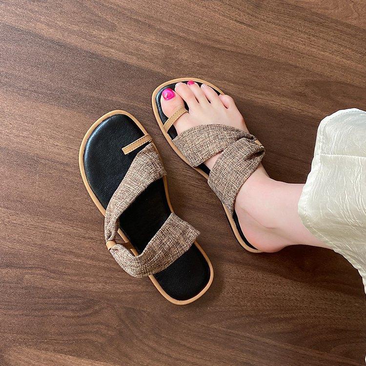 Französische Nische Zehentrenner Damen Sommer 2025 neu Außenmode Designgefühl flacher Boden offene Zehen Strand coole Hausschuhe