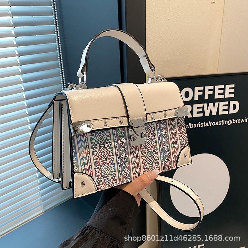 

Women s bag summer new embossed high-end handbag fashion shoulder messenger bag hand білий