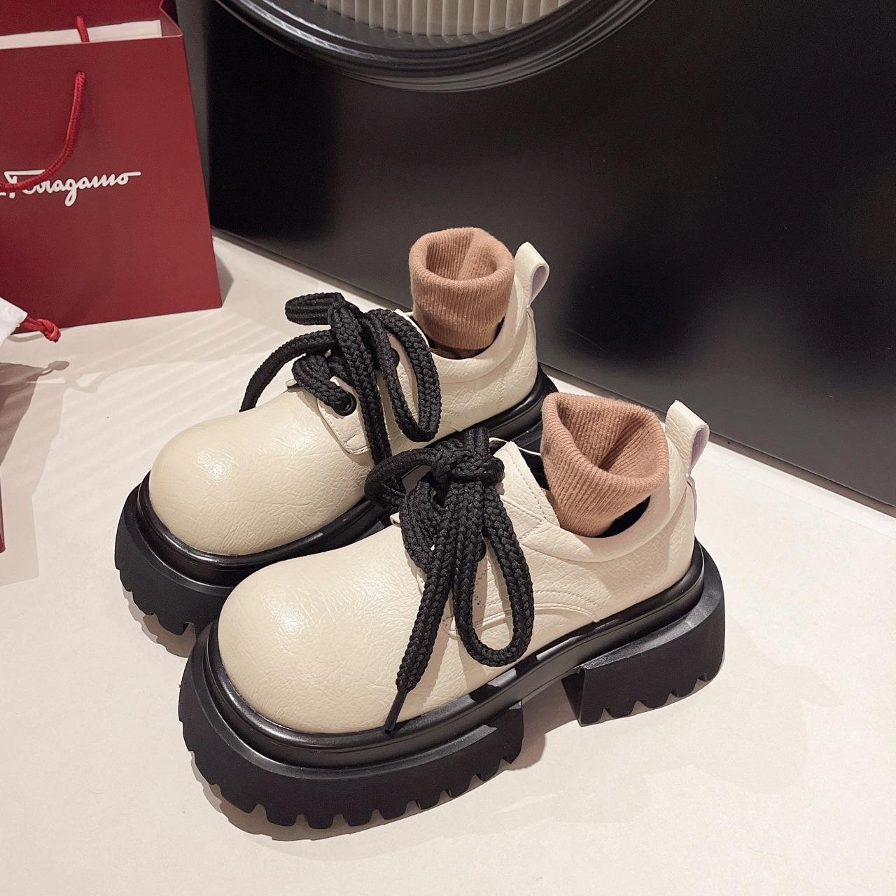 

Европейские туфли-лоферы на платформе с завышенной талией, женские, осень 2025 года, новые универсальные, модные, с круглым носком, на шнуровке, ретро, маленькие кожаные туфли 40