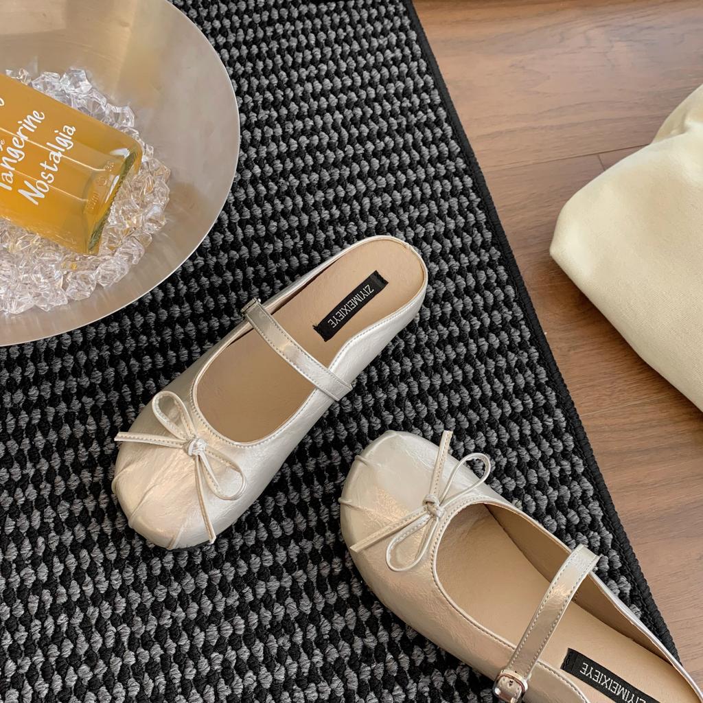 Französische silberne Taschenkopf-Halbschuhe Damen Sommerbekleidung 2025 neu einpedalig mit Rock flachsohlige Einzelschuhe coole Hausschuhe