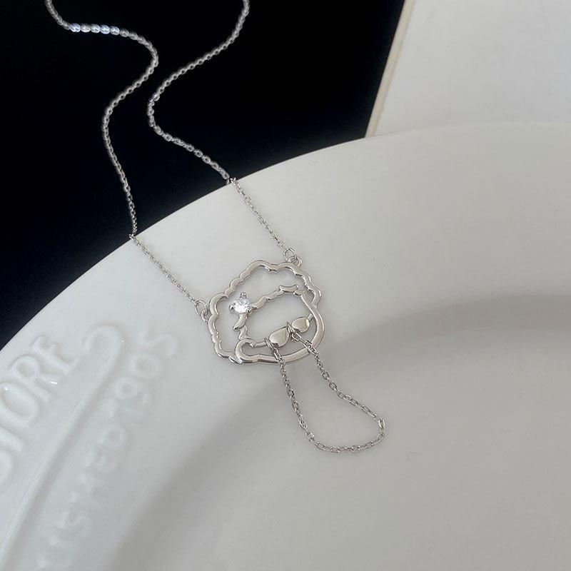 

Милая маленькая девочка маленький мальчик ожерелье пара мультфильм портрет ключица цепочка отправляет подруге