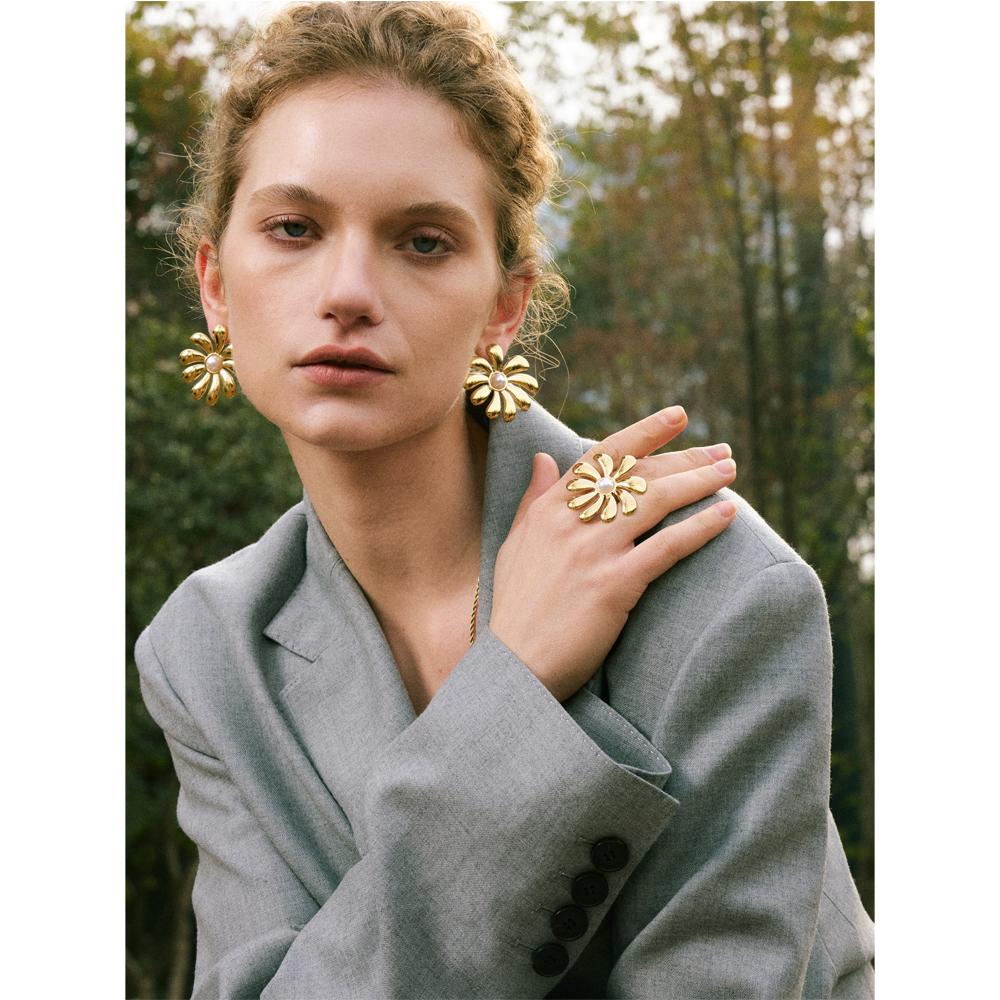 Yhpup Trending Stainless Steel Big Flower Smooth Necklace Bracelet Earrings Ring PVD Plated Attractive Jewelry Set for Women