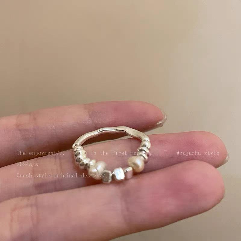 Pearl Smashed Silver Irregular Women's Ring - Niche, Light Luxury, High-End Design, Index Finger, Cold Style, Chubby Hand.