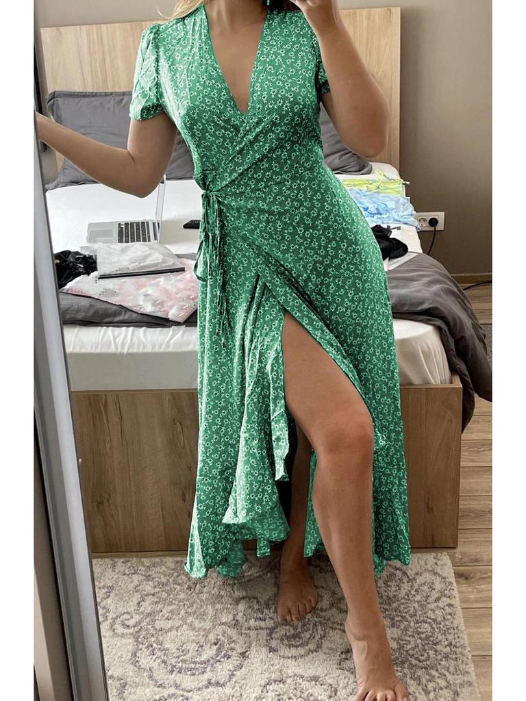 Wickelkleid mit Blumenmuster und V-Ausschnitt und kurzen Ärmeln 2022