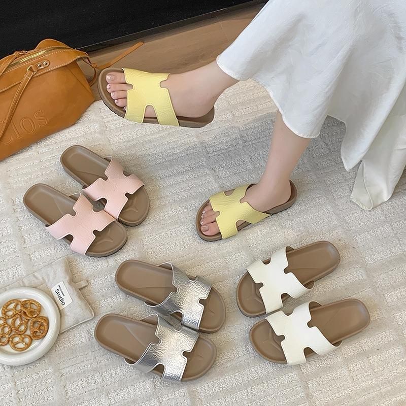 Fashion Word New Soft Sandals Slippers Women's Summer Wear Flat Beach Sandals