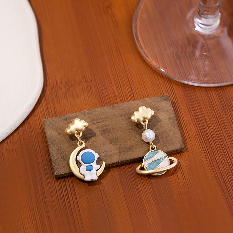 Day Kawaii Sweet Cute Wind Cartoon Stud Earrings Simple Pendant Astronaut Planet Earrings