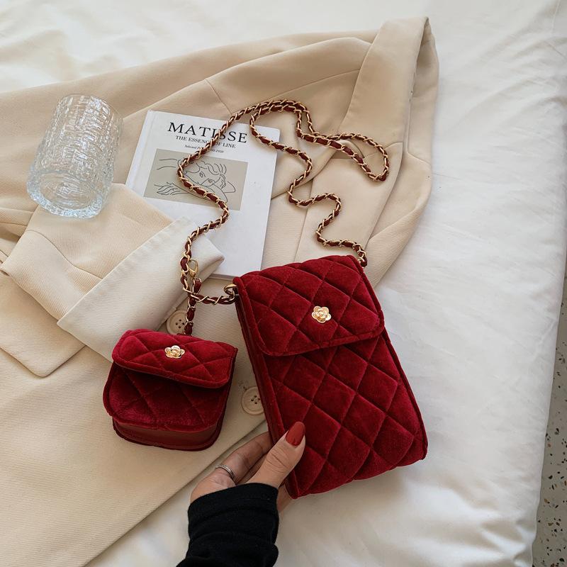 

Сумка з нішевим дизайном, жіноча осінь-зима 2024, новий оксамитовий мобільний телефон, сумка-помада, модна модна сумка через плече на ланцюжку бордовий