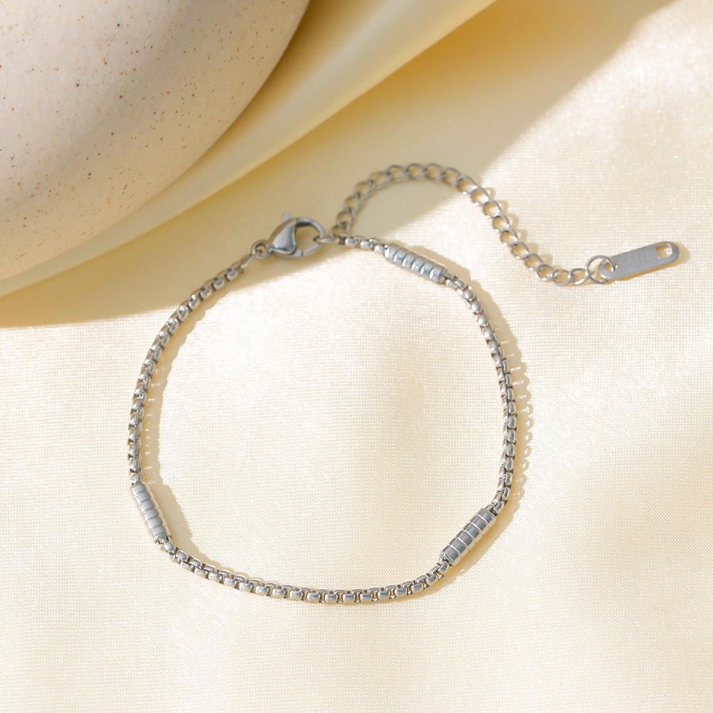 

Hot-selling round bead agate geometric element pendant bracelet niche design plated love necklace women