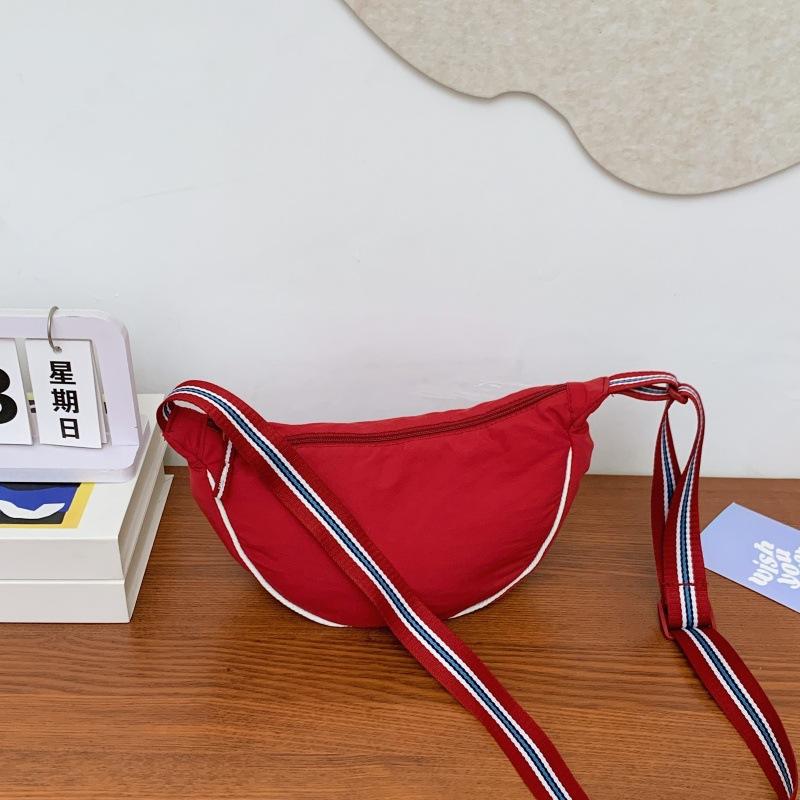 

Сумка через плечо новая простая женская сумка большой вместимости универсальная нишевая высококлассная сумка-мессенджер сумка-пельмень one size fits all красный