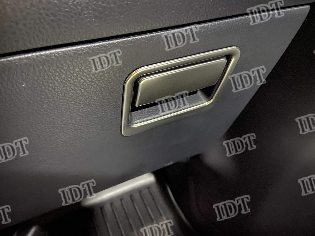 IDT 80 Series Voxy Noah Esquire Silver Glove Box Handle Cover Accessory Handle Garnish