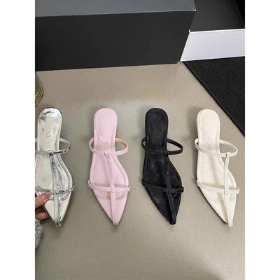 Koreanische Version von spitzem Kreuz mit äußeren Pantoffeln Zehenfrei sexy Strandschuhe 2025 Sommer Nische mittlerer Absatz Keilsandalen
