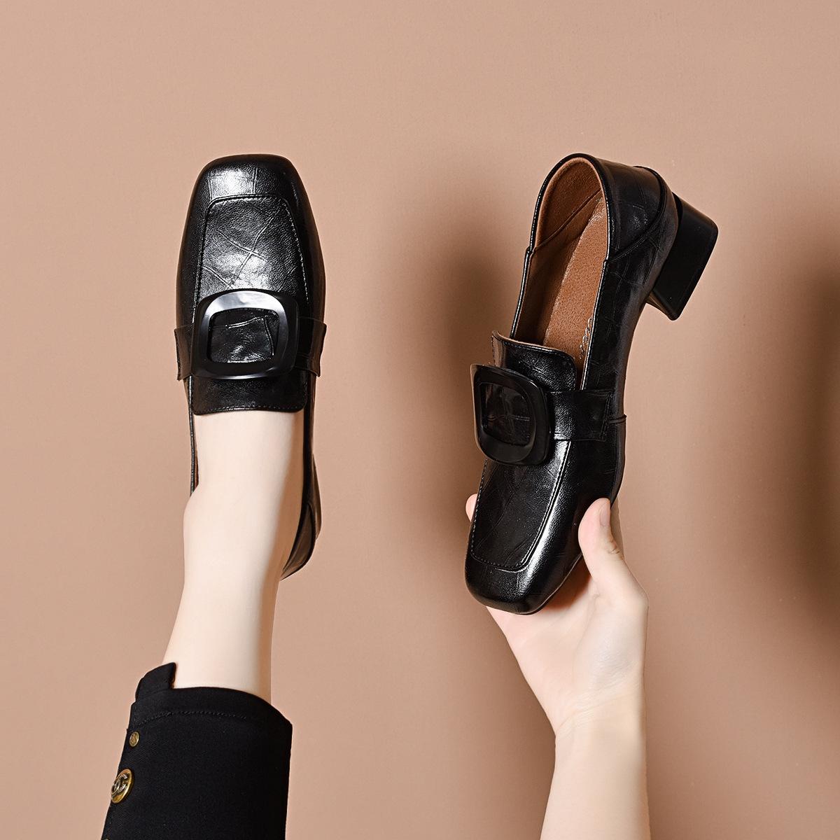 

Square head single shoes women s 2025 spring new British style round buckle one-pedal loafers low-heeled work shoes small leather shoes 34 чёрный