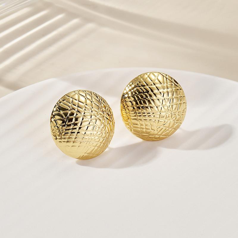 European and American jewelry ins niche design sense heavy industry metal stud earrings fashionable gold light luxury versatile earrings