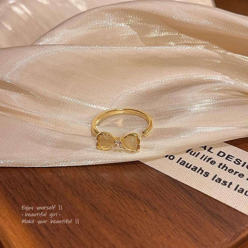 

Корейское элегантное кольцо-бантик с милым камнем кошачий глаз - элитная нишевая бижутерия J896 золотой