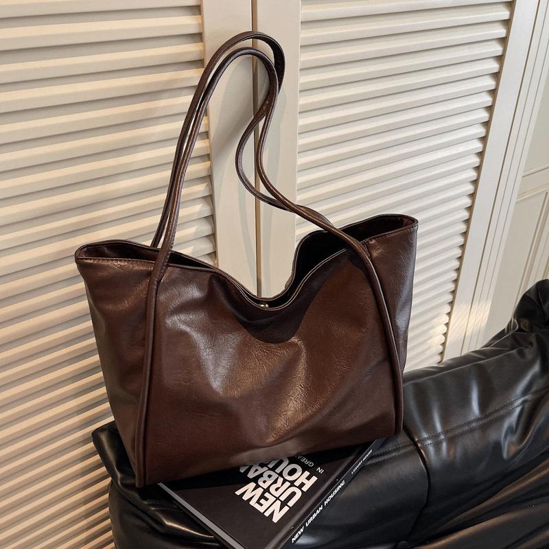 

Сумка премиум-текстуры большой вместимости женская 2025 новая нишевого дизайна в стиле легкой роскоши, одноплечевая суперхит для поездок на работу