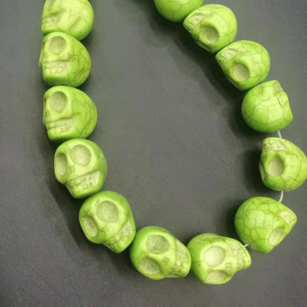 DIY Totenkopf-Form 15*18 mm Howlith Gefärbter Stein Mix-Farbe Türkis Geschnitzte Totenkopf-Form Lose Perlen, Für DIY Schmuckherstellung