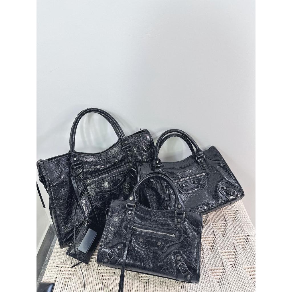 Hot Girl Cool Studded Caggle Motorcycle Bag Twist Tote Bag Oil Wax Cowhide Tote Bag Women's Single Shoulder Underarm Bag