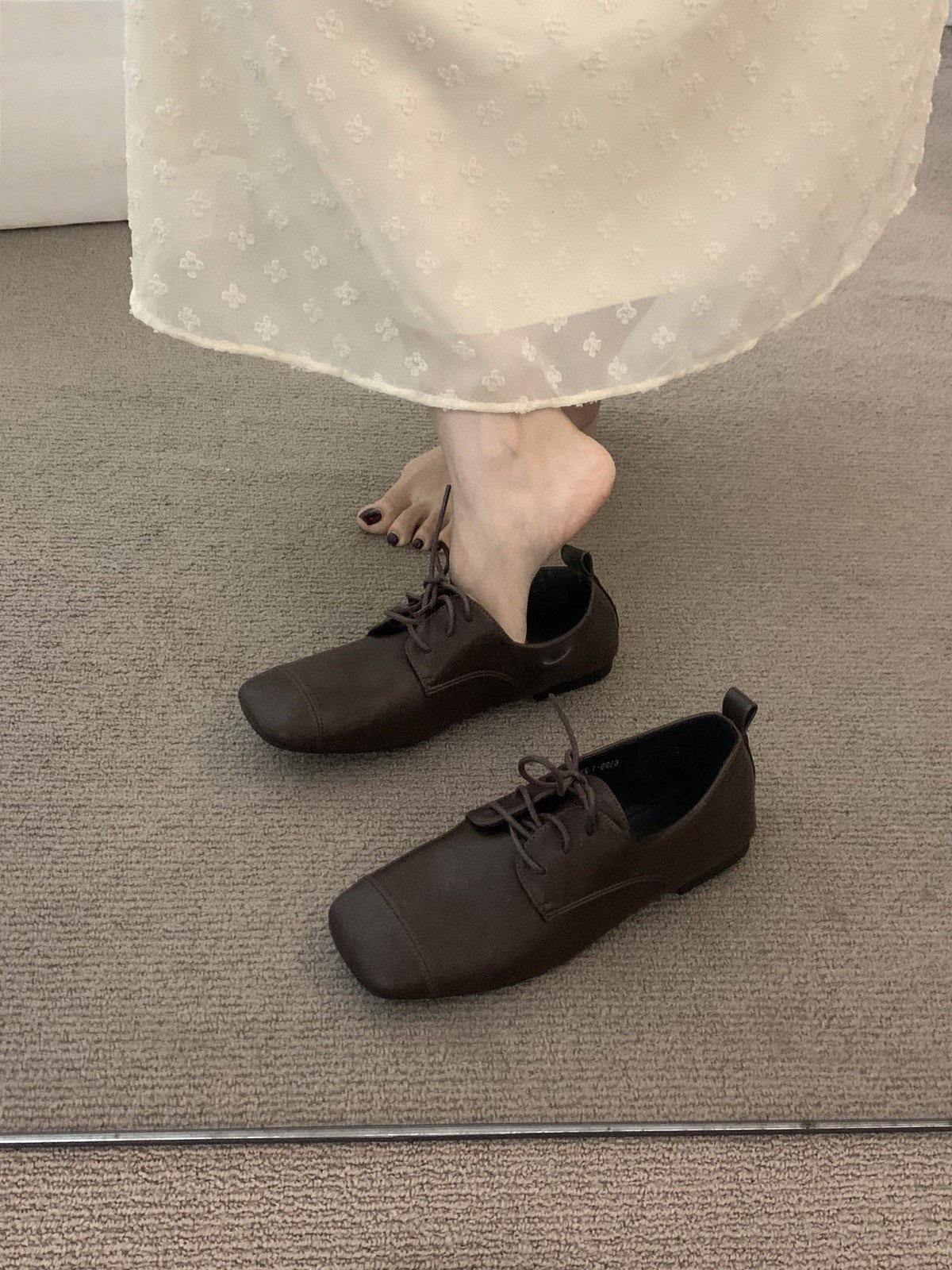 

First encounter season flat bottom lace-up black covered ancient British style small leather shoes shoes 2026 spring fashion love square head 40