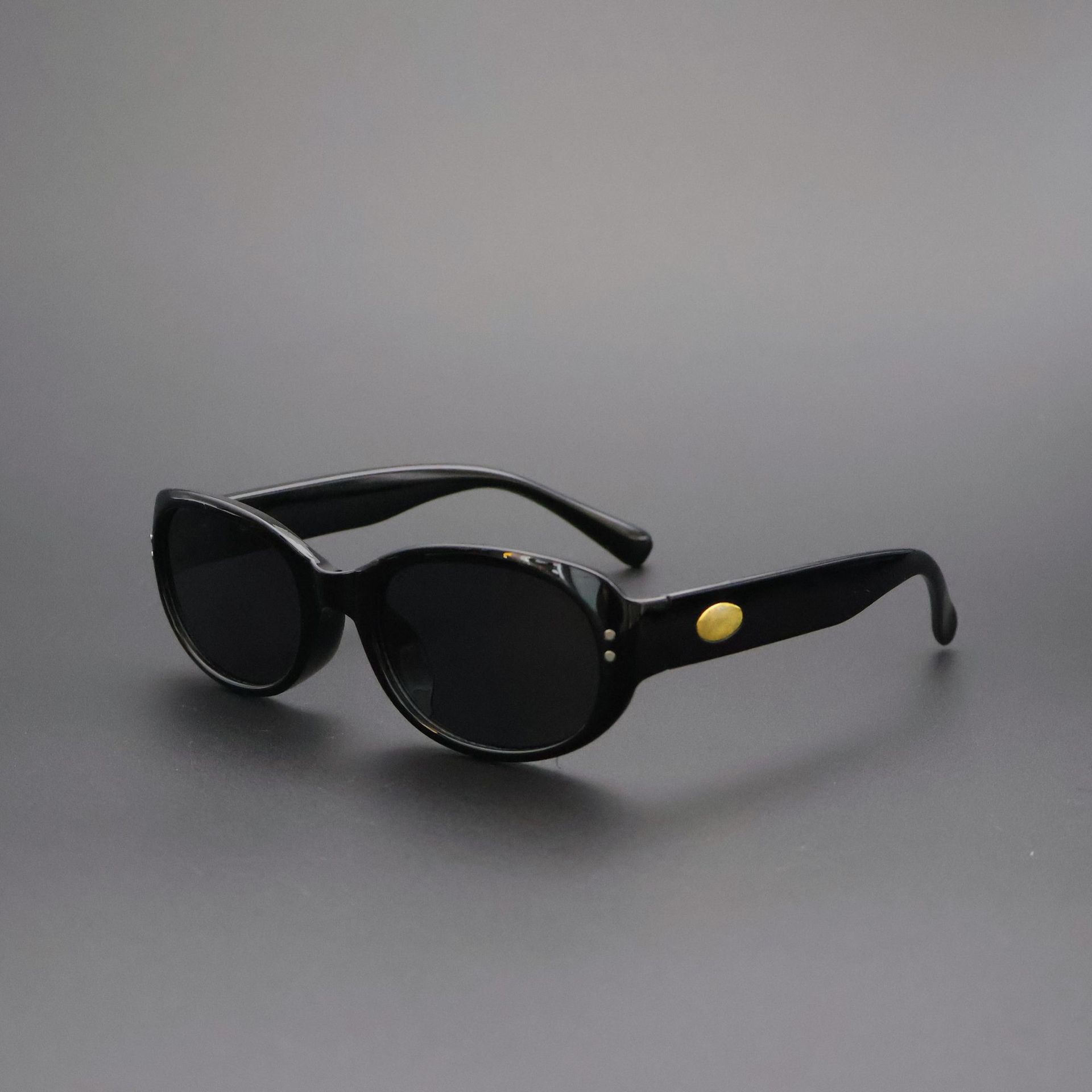 

2026 New Retro Oval Sunglasses for Women Oval Accent UV400 Protection Luxury Shades for Streetwear Trendy Sun Glasses Daily Wear no case