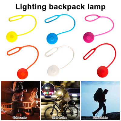 LED Leuchtender Rucksacklicht mit 3 Blinkmodi Hohe Sichtbarkeit Silikonseil ABS Gehäuse Verstellbarer Riemen Sicherheitslicht