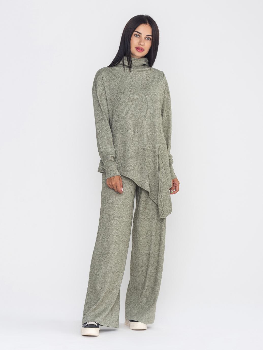 

Костюм брючний Інді Luzana L оливковий