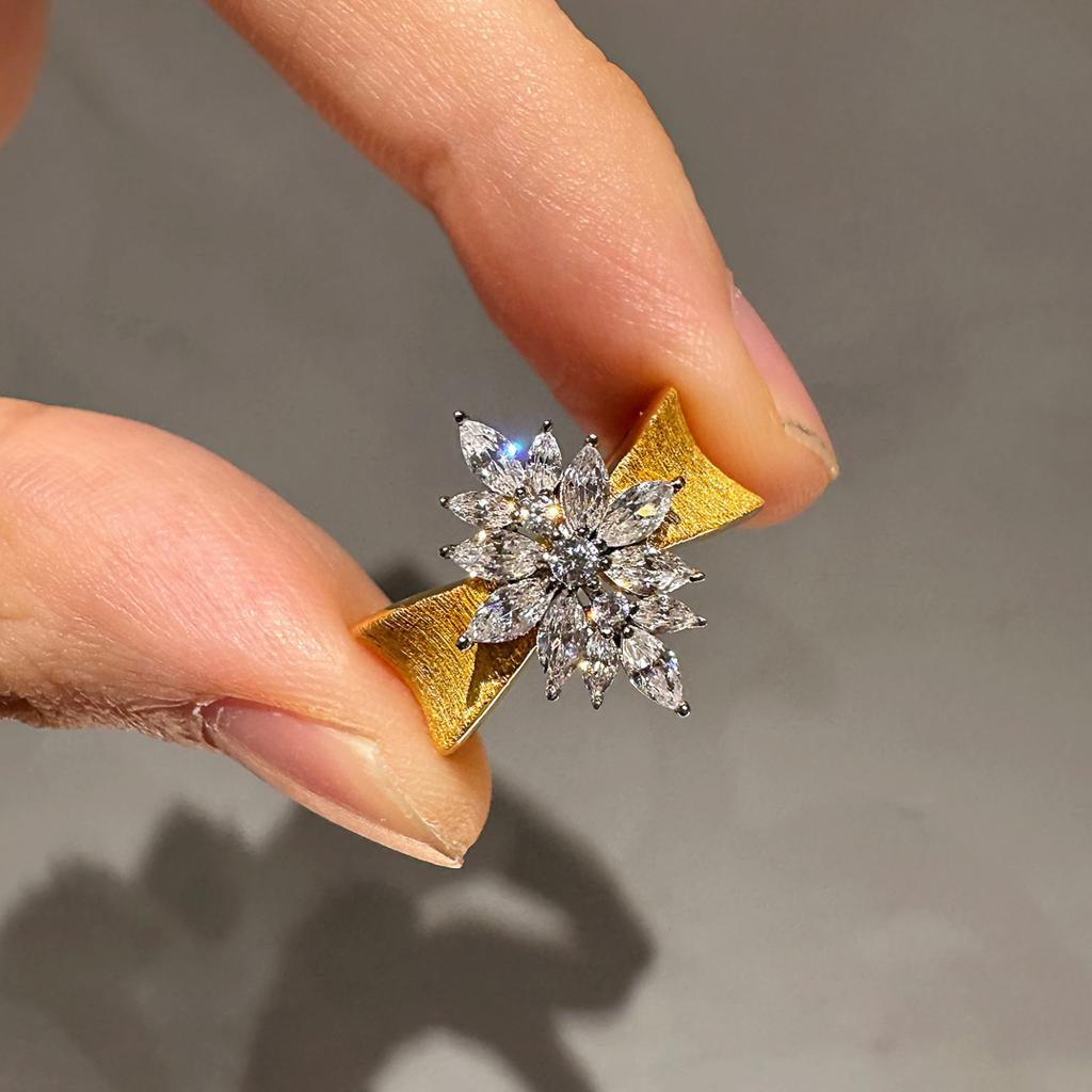 Inspired Inlay Diamonds Palace Style Brushed Snowflake Ring Exquisite and Luxurious Fashion Rings for Women Wedding