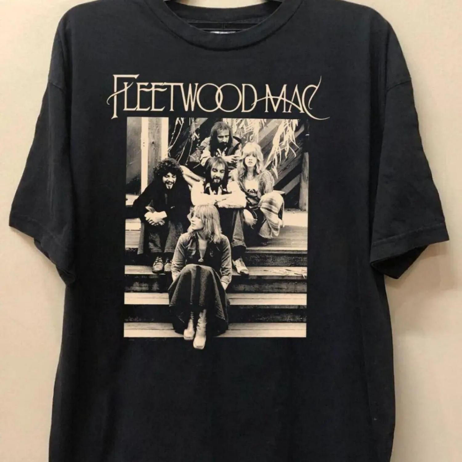 

Classic Album Poster Print T-shirt for The Rock Band _Fleetwood Mac_ (men s and Women s Sizes) - Comfortable Streetwear S разноцветный