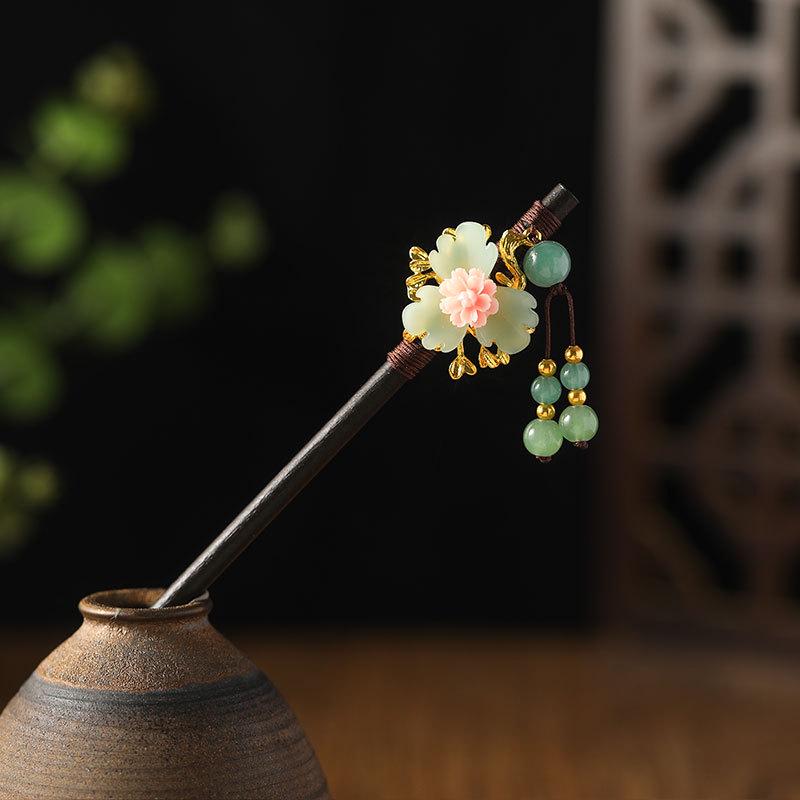 Vintage-Style Ebony Imitation Hairpin with Tassels and Wooden Step-Shaking Design for Hanfu and Ancient Costume Accessories