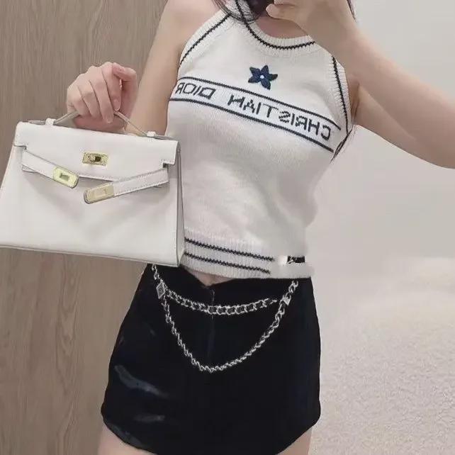 

Женский летний трикотажный жилет без рукавов с жаккардовым узором и вырезом халтер со звездами One size грязно-белый