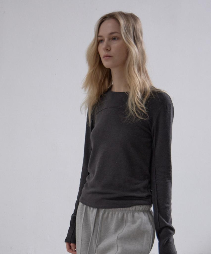 Deomago Pintuck Warm Long Sleeve Tee_Charcoal