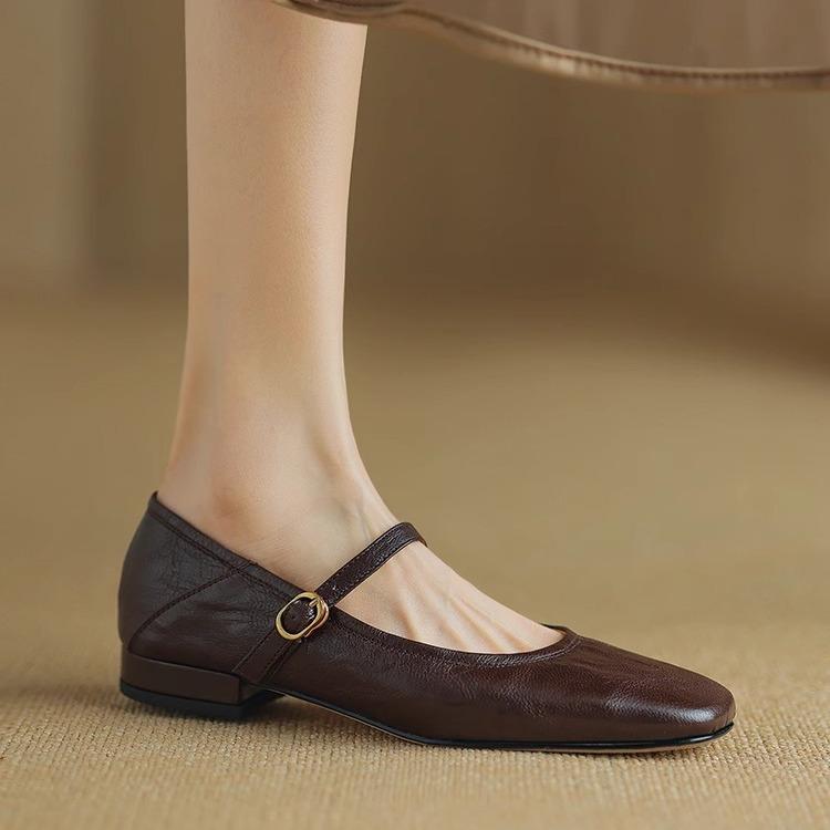 

2025 early spring new thick heel square head one-word buckle Mary Jane shoes single shoes French retro low heel versatile small leather shoes 34