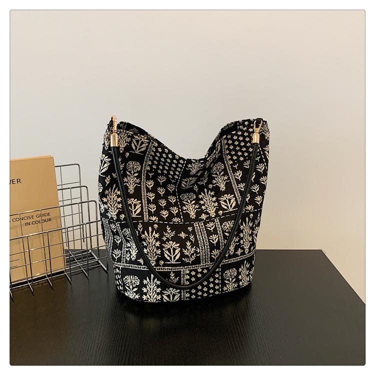

2025 New Fashion Handbag Women s Trend Personality New Chinese Printed Bucket Bag Large Capacity Casual Shoulder Bag чёрный