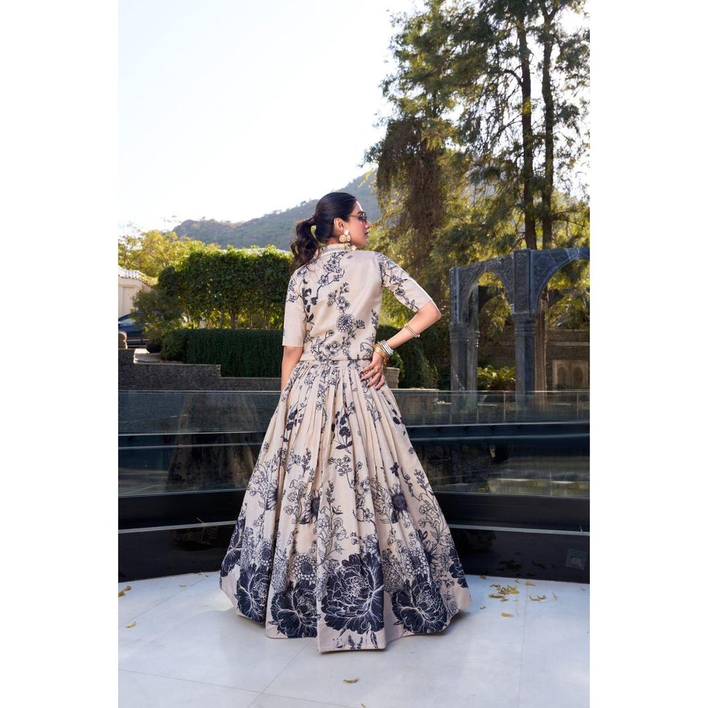 New stylish wedding collection of dresses (Blouse size : M+ 2inch margin (Alter upto XL) Provides added comfort and coverage, )