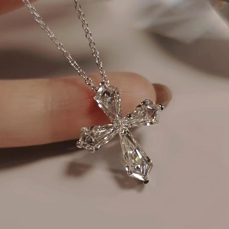 Cao Shi Luxurious Crystal Collarbone Necklace - New Internet Celebrity Style High-End Fashion Choker for Women