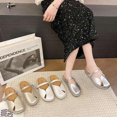 Vêtements d'extérieur d'été polyvalents pour femmes rehaussant le sac tête rétro intérieur 2025 nouvelles sandales demi-pantoufles chaussures paresseuses à une pédale