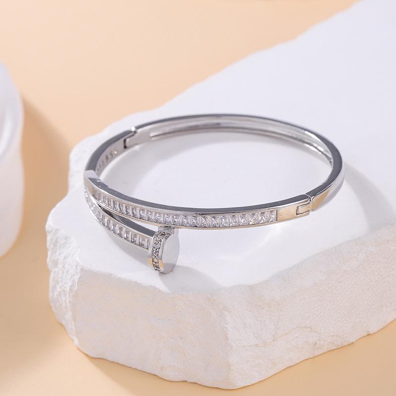 Ka Family Deluxe Micro-Inlaid Zircon Colored Gold Copper Nail Bracelet: Exquisite, Fashionable, and High-End Women's Jewelry.