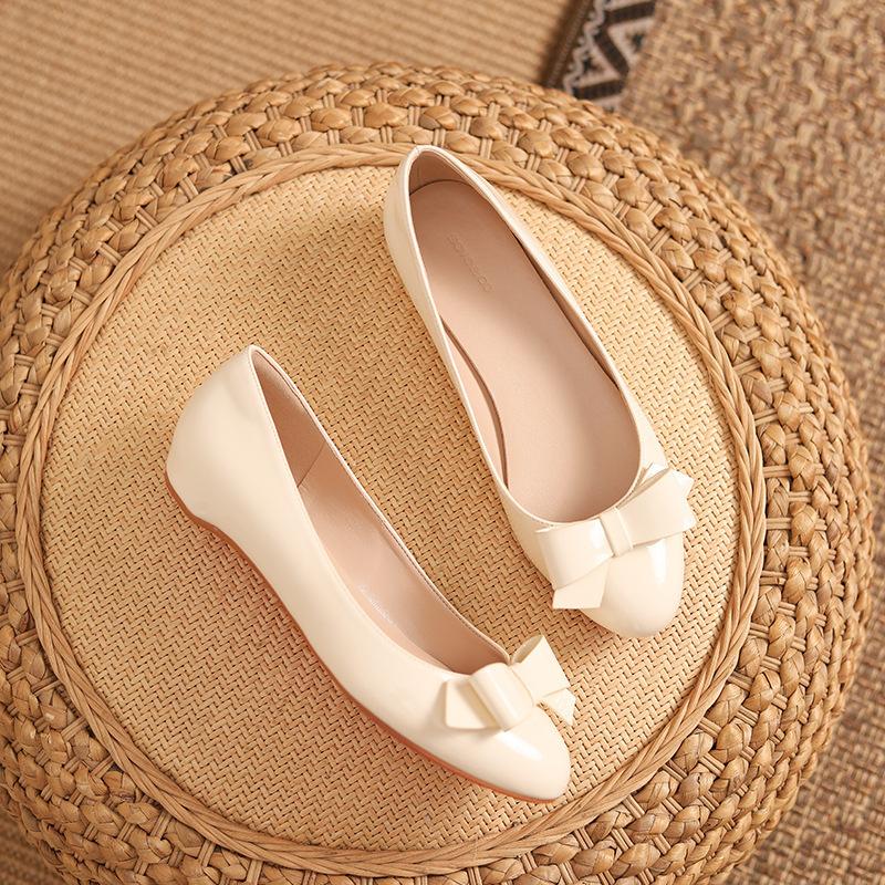 

2025 новые балетки с бантом, темпераментные, знаменитые, с мелким вырезом, на одной педали, одинарные туфли, женские, с круглым носком, универсальные, для通勤, женские туфли 40 белый