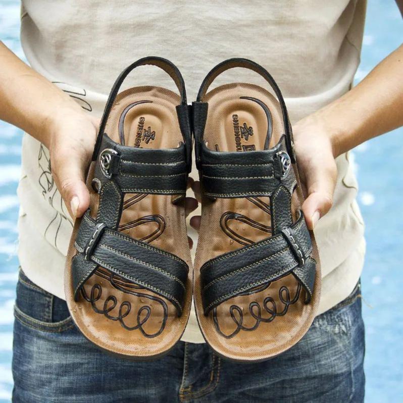 

Сандалии из натуральной кожи. Летняя повседневная пляжная обувь. Нескользящие кожаные тапочки на мягкой подошве. 41 чёрный