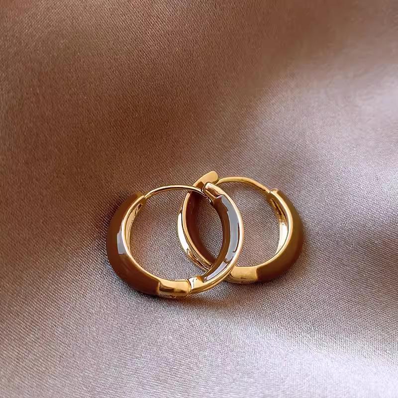 Maillard Retro Coffee Earrings Vintage Hong Kong Luxury Studs Chic Versatile Accessories for Women